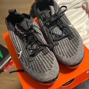 Nike Kids Air Vapormax 2021 Big Kids Size 4.5 Brand New Condition